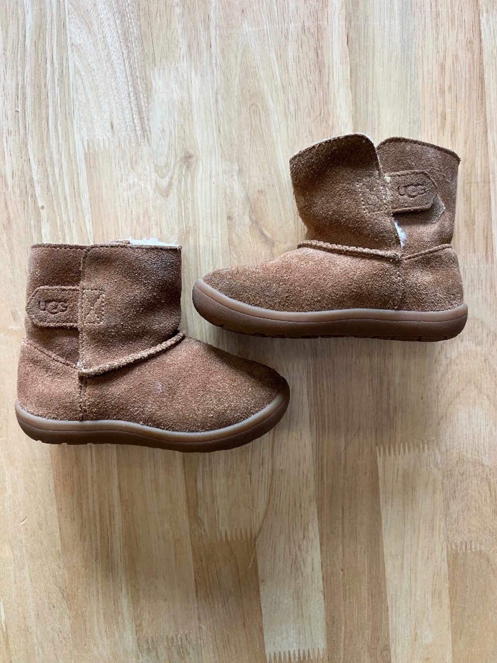 UGG Toddler Keelan Velcro Chestnut Boots Size 7